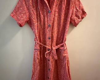 463 vintagebillblassredfloralbuttonfro