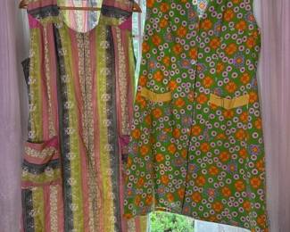 027 pairvintagecottonhousedresses