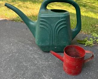 458 plasticandmetalwateringcans