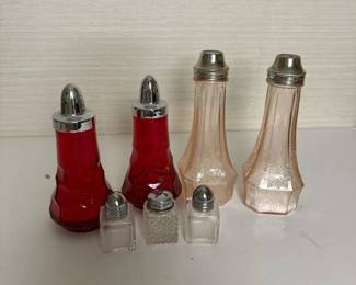 093 assortedglasssaltandpeppershakersl