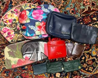 575 assortedpouchesandbagslot