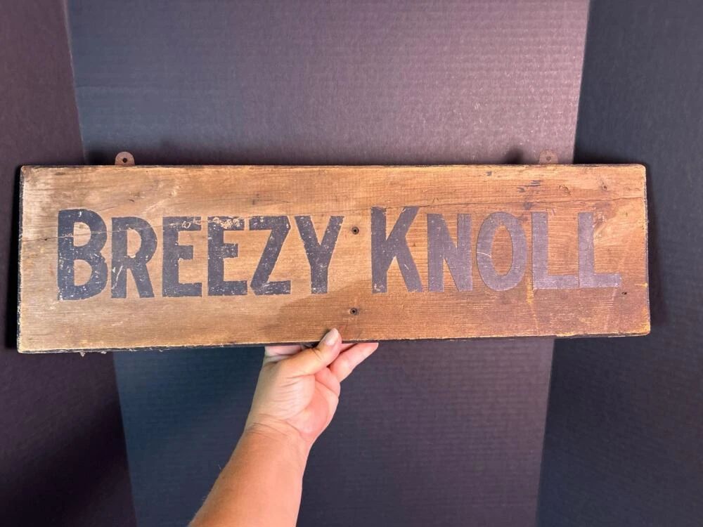 001 breezyknollvintagewoodensign23inx