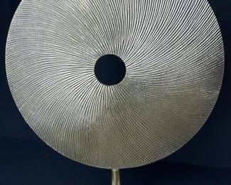 065 goldmetallicdisc19tallsculpturewit