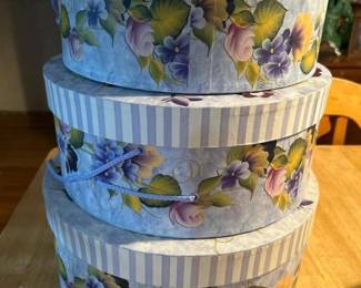 067 threedonnadewberryfloraldecorativen