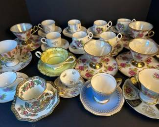 206 largelotofvintageassortedbonechina