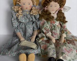 329 pairofhandmadeclothdollswithstraw