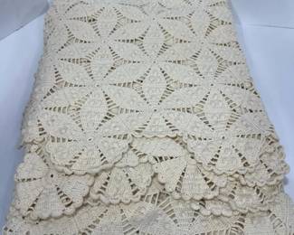 232 handcrochetedscallopededgecottonlac