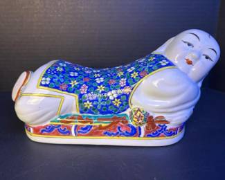 137 colorfulchineseporcelainrecliningboy