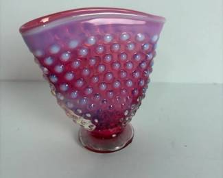 307 smallpinkhobnailglassvase