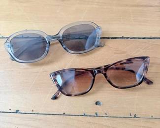 411 twopairsofwomensfashionsunglasses