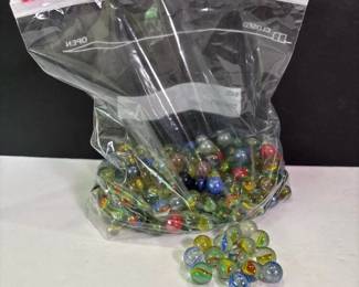 403 assortedglassmarblesinmixedcolors