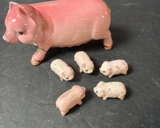 027 ceramicpinkpigfamilyfigurines