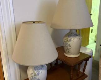 126 pairofbluefloralceramictablelamps