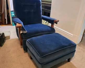 089 bluevelvetreclinerchairandottoman