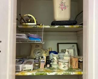 151 assortedbathroomdecorandaccessories