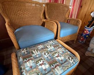 038 pairofwickerloungechairswithottoma