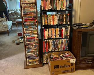 123 largeassortedfamilyvhsanddvdmovies
