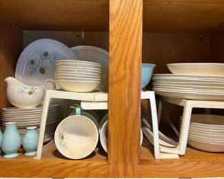 313 midcenturystyledinnerwarewithpineco