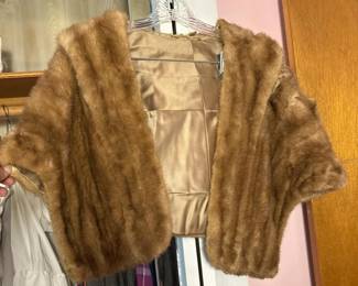 243 vintagebrownfurstole