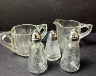 202 mixedglasslotcreamerssugarandshake