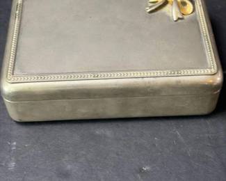 030 vintagemetaljewelryboxwithbluevelv