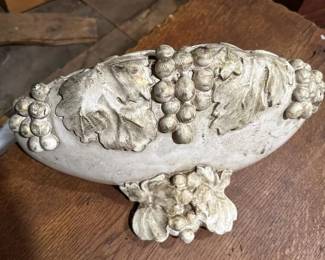 335 antiquestylewallplanterwithgrapemo