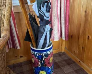 329 ceramicumbrellastandwithcontents
