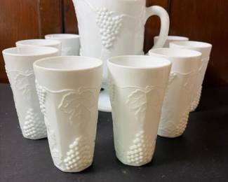 178 whitemilkglassgrapemotiftumblerswi