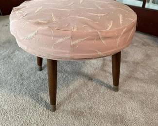 069 midcenturymodernstyleupholsteredfoo