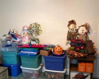 150 assortedholidaydecorlotscarecrowfig