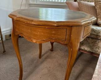 042 frenchprovincialstyleroundsidetable