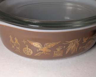 Pyres - Early American Casserole Dish with Lid