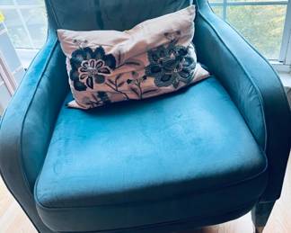 Bedroom chair very sturdy and very clean