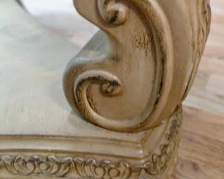 Solid base in a table find detailing, they caller is kind of a cracked look, preparing to be an antique type.Table