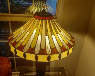Very nice tiffany lamp with two light bulbs and two pull cords