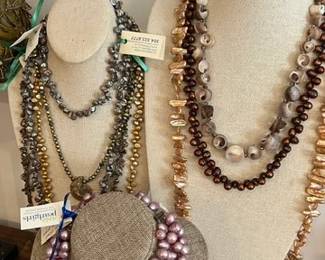 VARIOUS PEARL JEWELRY