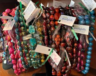 VARIOUS PLASTIC NECKLACES AND STONES