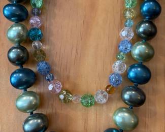 LARGE GLASS PEARLS 2ND NECKLACE IS CRACKLE GLASS
