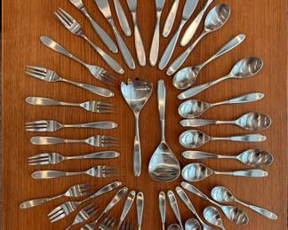 42 piece set of Retroneu ‘Countour/Tivoli’ stainless steel flatware in excellent vintage condition