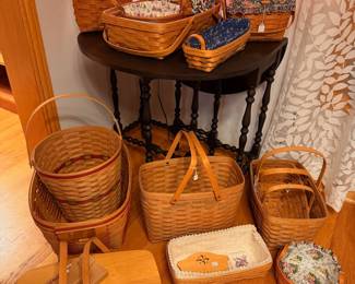 Nice selection of Longaberger baskets 