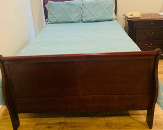 Broyhill queen bed #2-almost new
