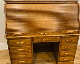 Roll too solid wooden desk