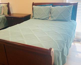 Queen Broyhill bed #3–almost new.