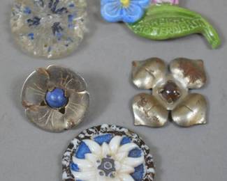 5 WWII German WHW Botanical Badges (5)