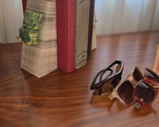 Stone bookends
