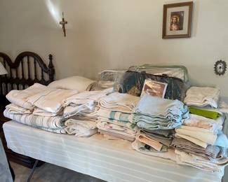 Towels, bedspreads