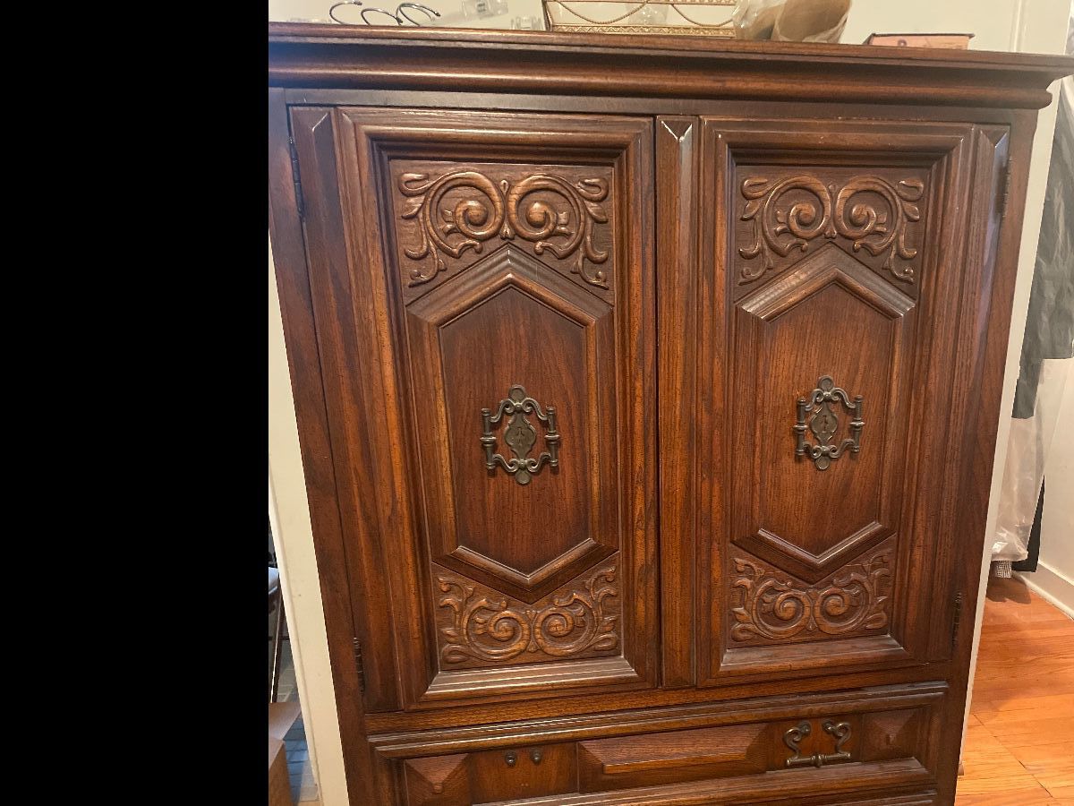 Bedroom Set 5 pieces  $200.00