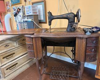 Treadle sewing machine