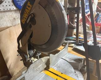 DeWalt 10” Compound Miter Saw – Heavy Duty