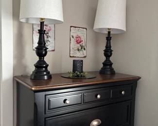Dresser & Lamps